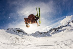 开云官方-_都市绿道骑行节：绿色生活新风尚_，绿道骑行活动
